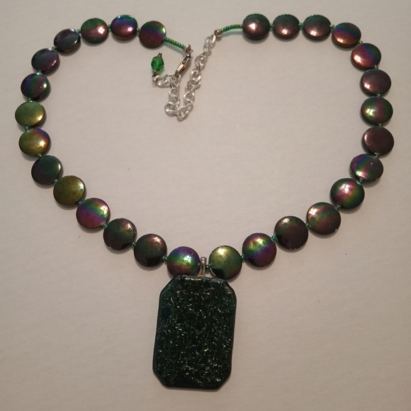 unknown Jewelry - #615.  All Iridescent Glass Beaded Necklace, With Glass Pendant Necklace.9" Long